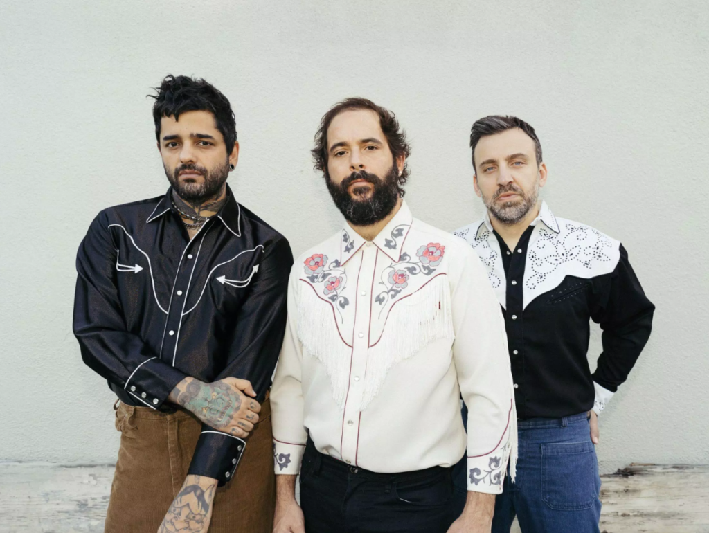 Fresno: Lucas Silveira revela bastidores do "ENFE (deluxe)" e fala sobre os 25 anos da banda (Entrevista)