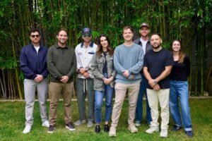 Avex Signs Grant Boutin, Subroath Singer se junta a Jonas e mais acordos