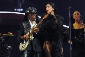 Dua Lipa, Nile Rodgers executa 'Le Freak' de Chic no show de msg de Nova York