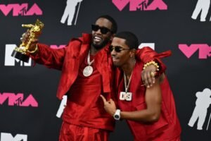 Christian Combs sugere que Diddy poderia andar de graça nas férias