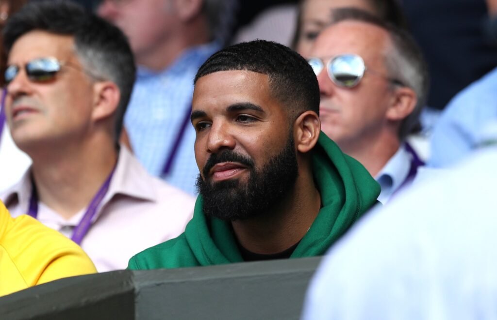 Drake surpreende o streamer BonDaDonnn com um presente de Natal da Rolls-Royce