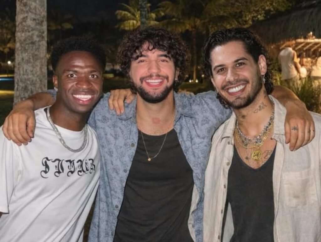 "Paz, por favor", pede Nattan ao postar foto em que aparece abraçado com Zé Felipe e Vini Jr.