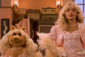 Trailer de "The Muppet Show" é estrelado por Sabrina Carpenter, Miss Piggy e mais