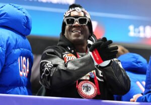 Flavor Flav cria GoFundMe para ajudar a seleção feminina de hóquei dos EUA a comemorar a vitória olímpica