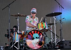 Josh Freese diz que tem “muito a dizer” sobre a saída do Foo Fighters