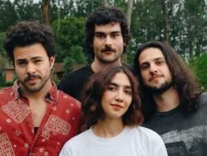 "A gente achou ousado anunciarem uma banda que não existia", diz FOTO EM GRUPO sobre preparativos para show no Lollapalooza (ENTREVISTA)