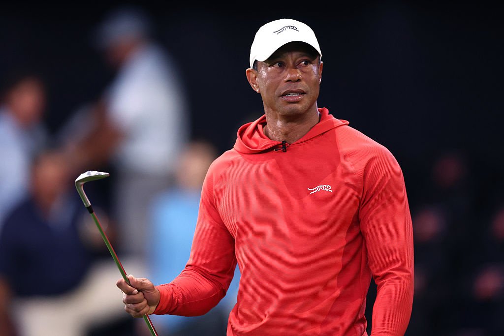 Tiger Woods supostamente envolvido em acidente de capotamento