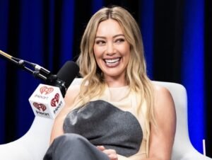 Hilary Duff afirma que Aaron Carter a “visitou” durante leitura psíquica