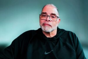 Sinbad retorna ao palco para seu primeiro show de comédia desde 2020 Stroke