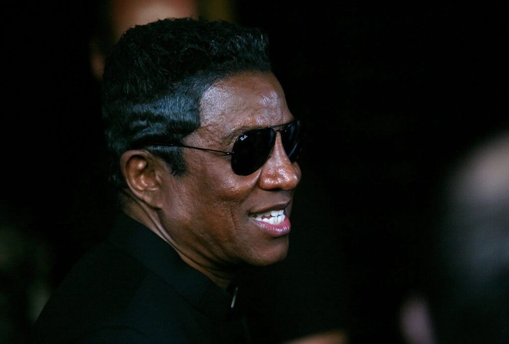 Jermaine Jackson é condenado a pagar US$ 6,5 milhões ao acusador de estupro em ação judicial