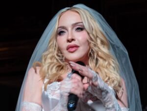 Madonna alcança pico da carreira após feat. com Sabrina Carpenter