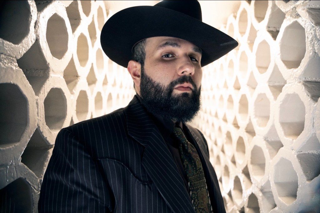 Novo álbum de Carín León, 'Muda': faixa por faixa