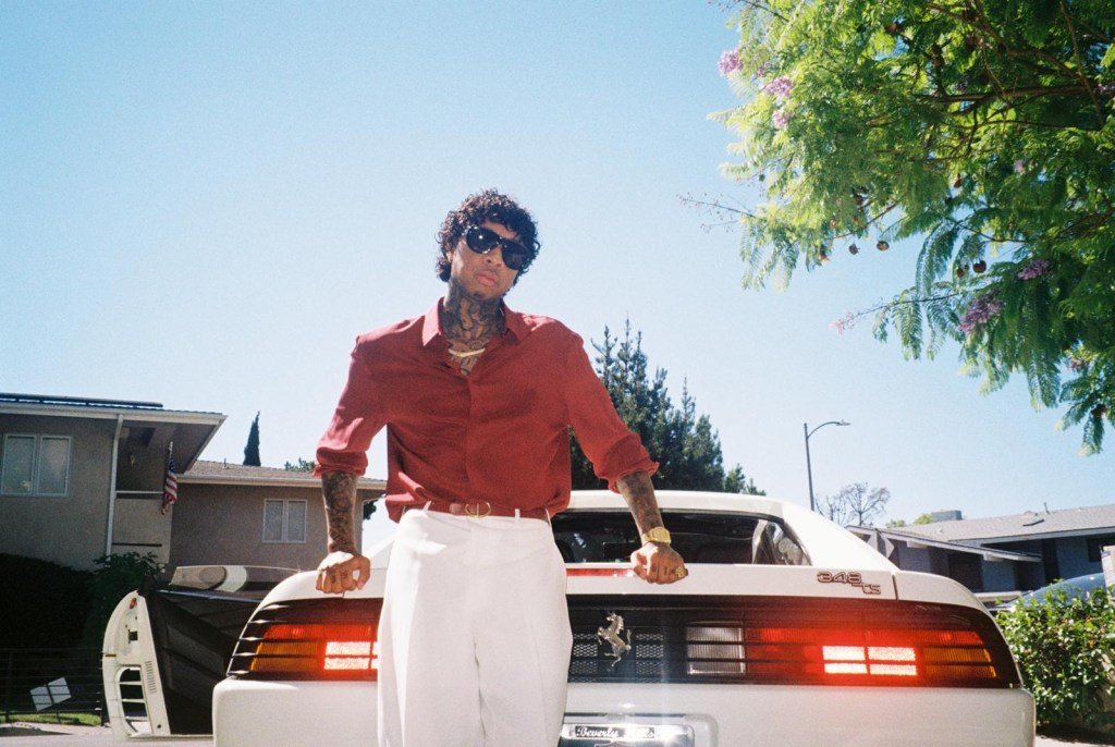 Tyga troca 808s por sintetizadores dos anos 80 com nova personalidade artística $TARFACE